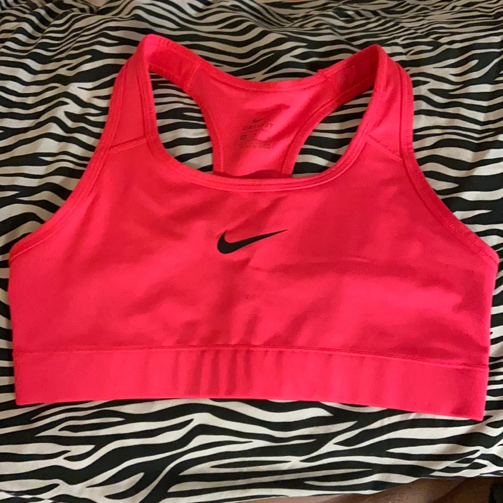 Women’s only wore once Nike sports bra